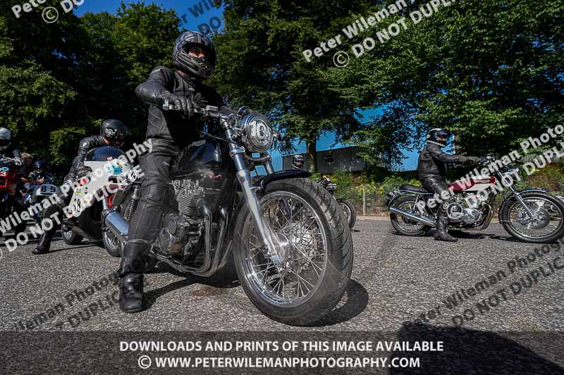 Vintage motorcycle club;eventdigitalimages;mallory park;mallory park trackday photographs;no limits trackdays;peter wileman photography;trackday digital images;trackday photos;vmcc festival 1000 bikes photographs